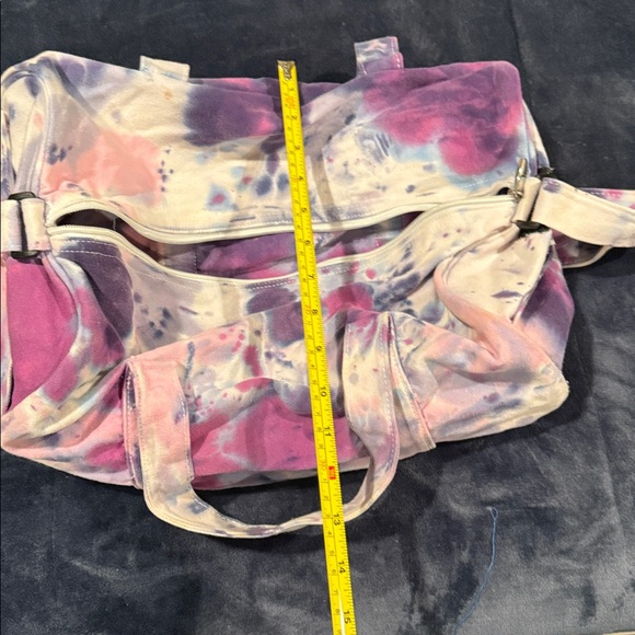 Under bandz  tie dyed duffle bag - Picture 10 of 10